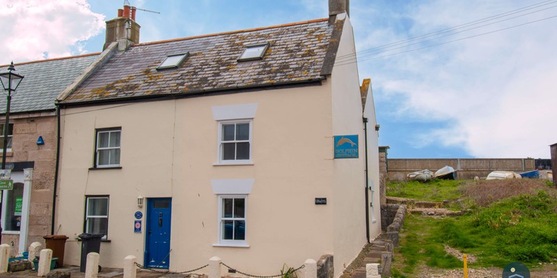 Dolphin Cottage