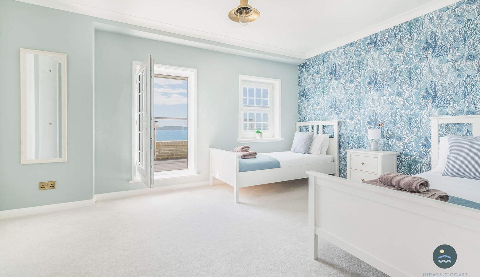 Twin Room & Access to the balcony