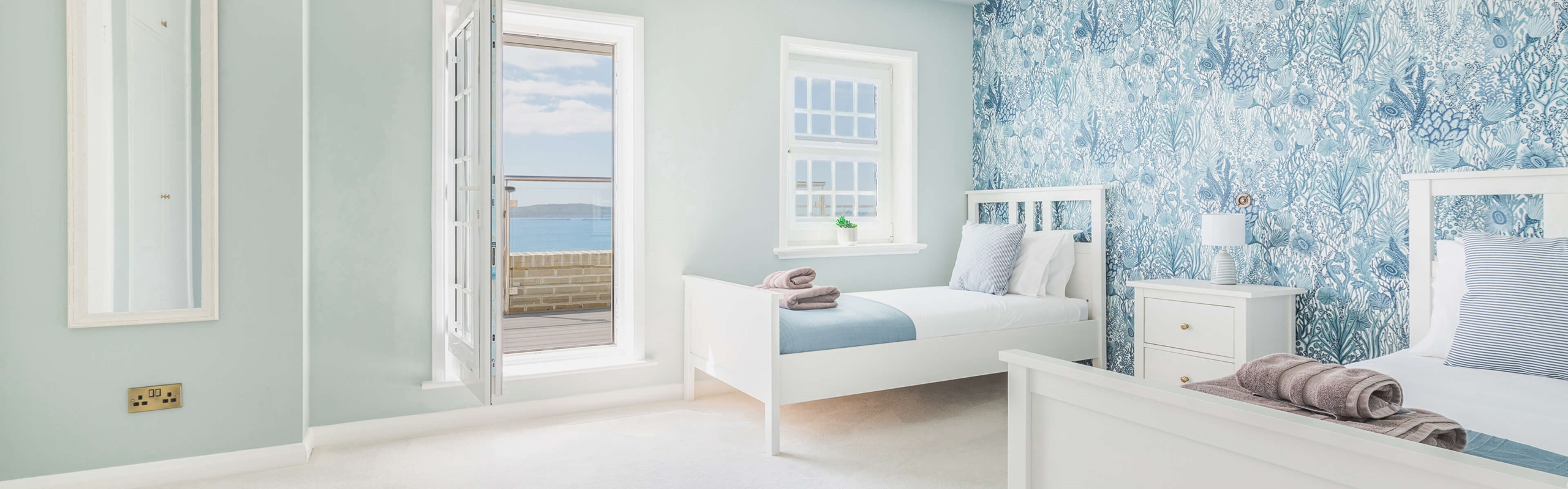 Twin Room & Access to the balcony