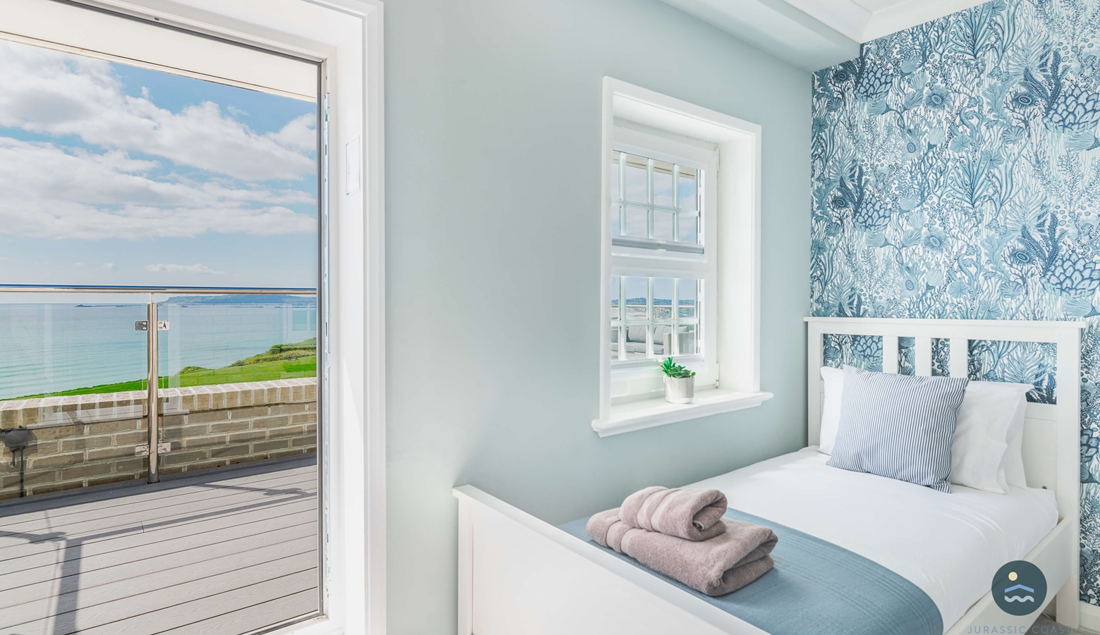 Twin Room & Access to the balcony