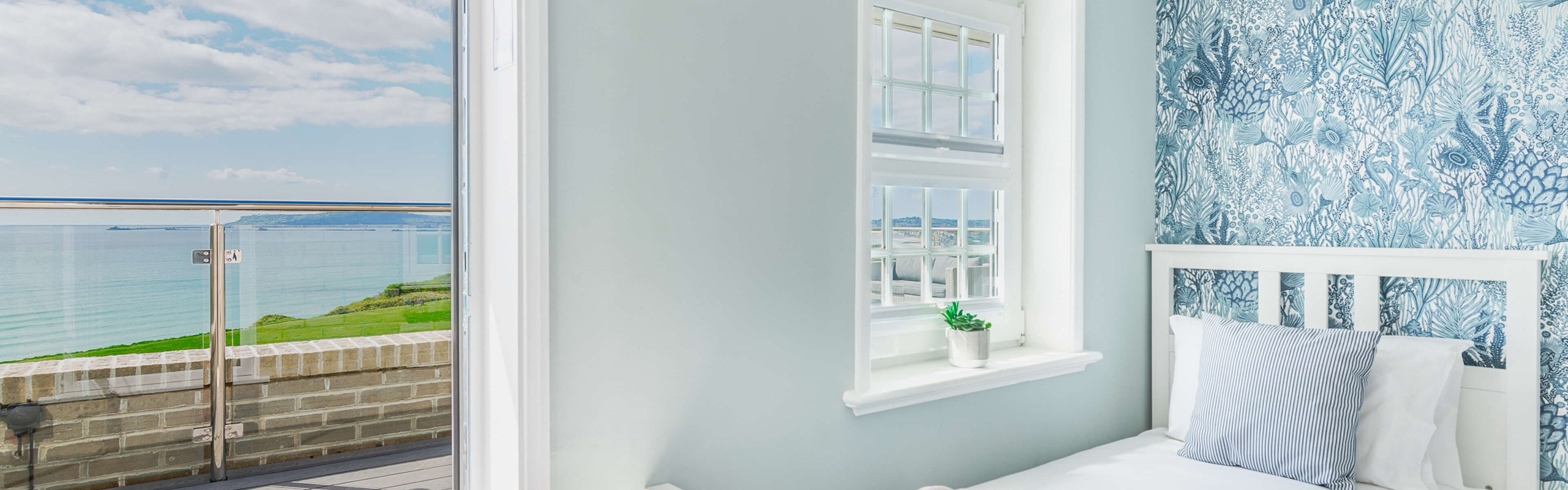 Twin Room & Access to the balcony