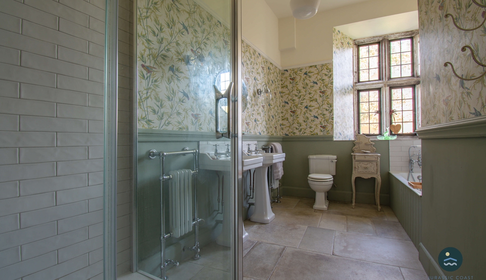 'Shabby Chic' Ensuite Bathroom