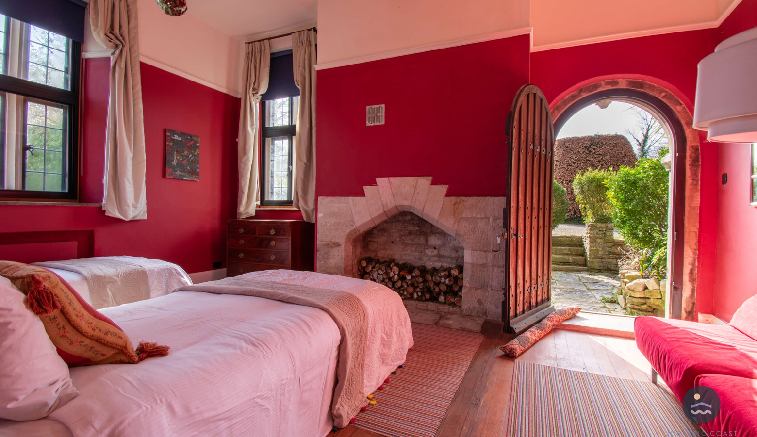 Red room Twin Bedroom