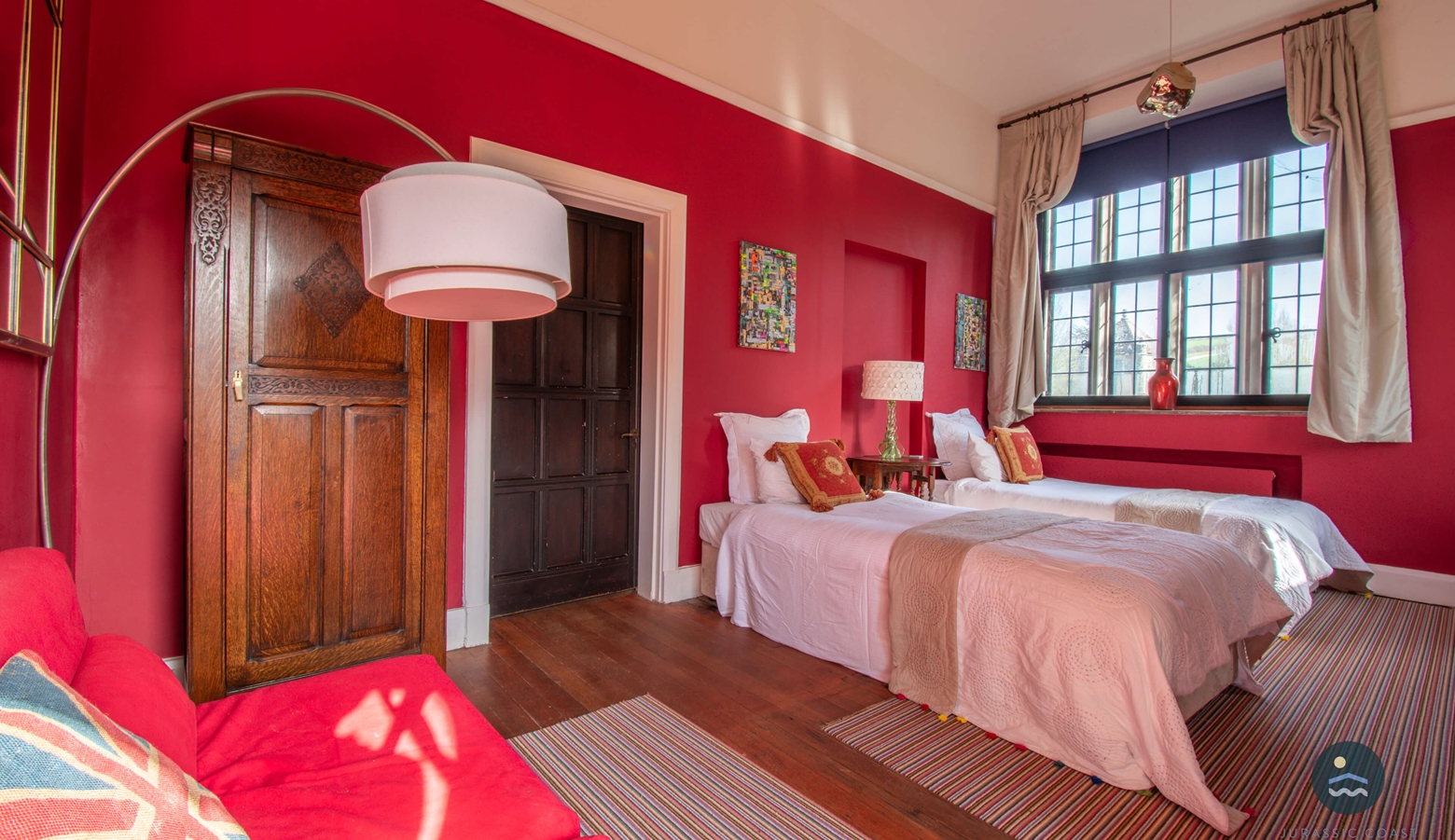 Red room Twin Bedroom