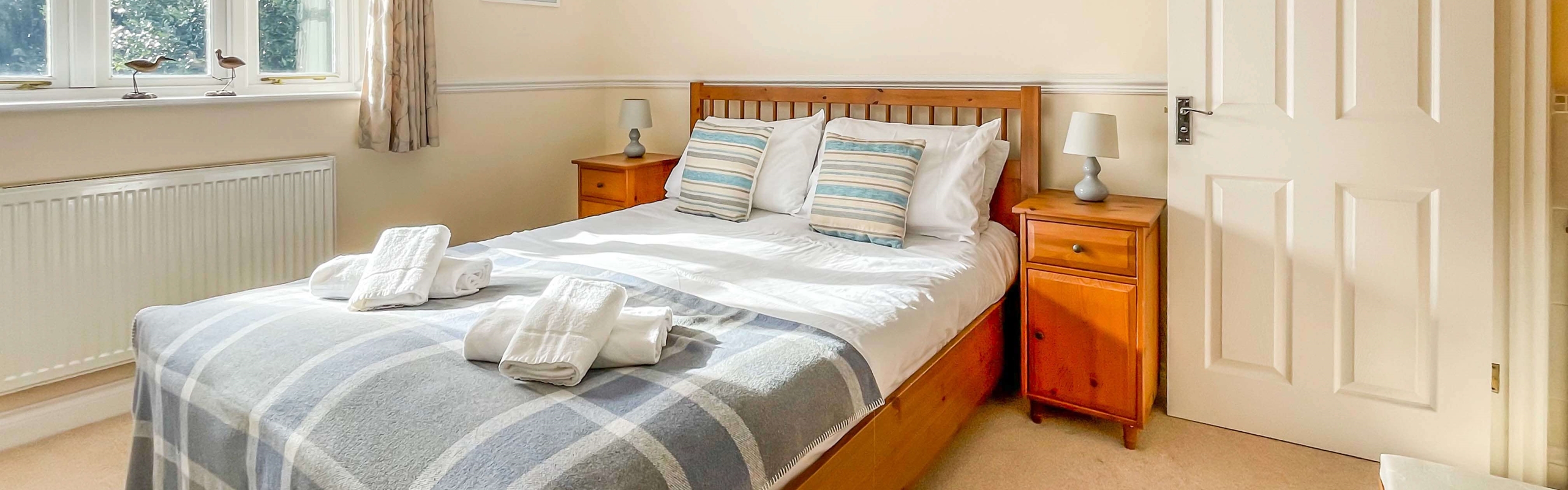 Master King Size Bedroom, En-suite shower room